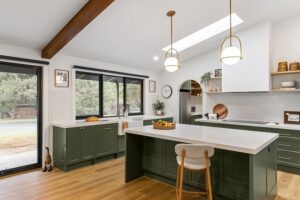 kitchen-home-renovation-640x480-69297075.jpeg