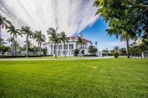 lawn-care-landscaping-640x480-23803405.jpeg