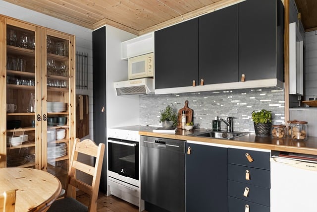 home-appliances-modern-kitchen-640x480-48394039.jpeg