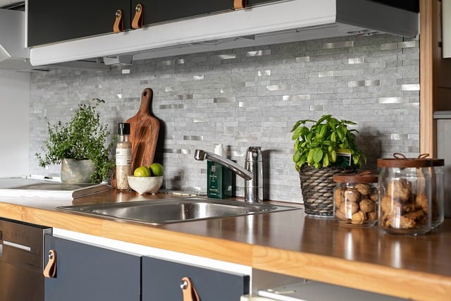 home-appliances-modern-kitchen-640x480-74800127.jpeg