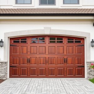 garage-door-640x480-54610369.jpeg