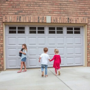 garage-door-safety-tips-for-families-wit-640x480-21033821.jpeg