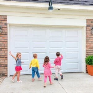 garage-door-safety-tips-for-families-wit-640x480-703283.jpeg