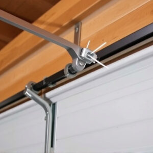 common-causes-of-broken-garage-door-trac-640x480-19996548.jpeg