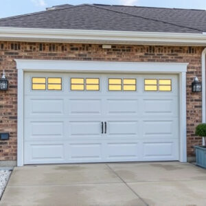 tips-for-avoiding-surprise-garage-door-r-640x480-37286684.jpeg