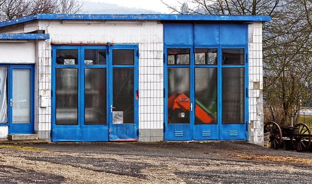 quick garage door repair in Tucson