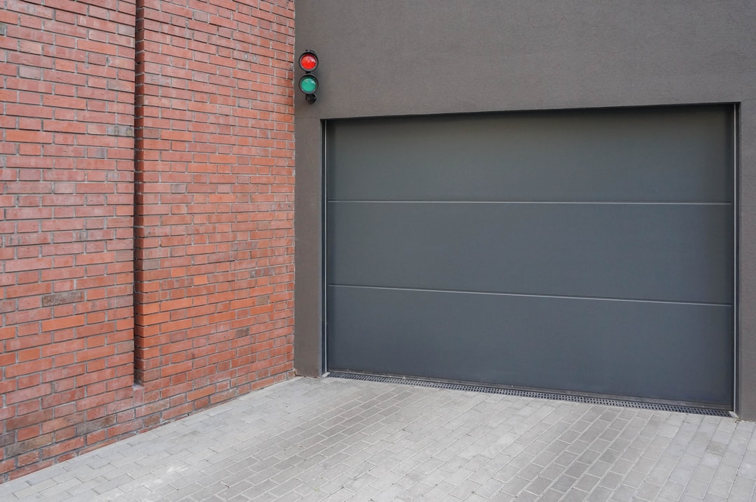 Prevent Dust Infiltration in Desert Garages: Heat & Gaps